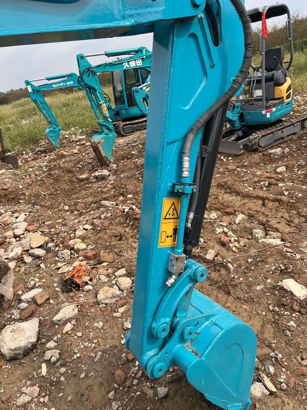 μεταχειρισμένη εκσκαφέας kubota135/ δευτερεύον μίνι μηχανή εκσκαφής Kubota 135 χαμηλή τιμή προς πώληση