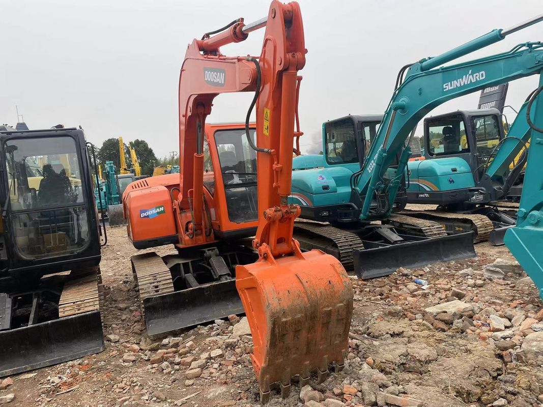 Χρησιμοποιούμενο μίνι εξορυκτήρα Doosan DX75 μικρός εξορυκτής χρησιμοποιούμενο μηχάνημα 6 τόνων χειροκίνητος εξορυκτής γης μικρός εξορυκτής