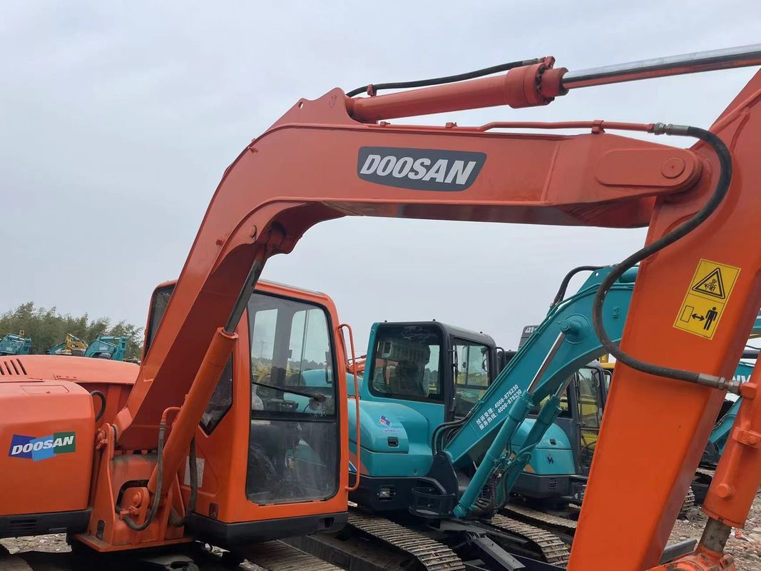 Χρησιμοποιούμενο μίνι εξορυκτήρα Doosan DX75 μικρός εξορυκτής χρησιμοποιούμενο μηχάνημα 6 τόνων χειροκίνητος εξορυκτής γης μικρός εξορυκτής