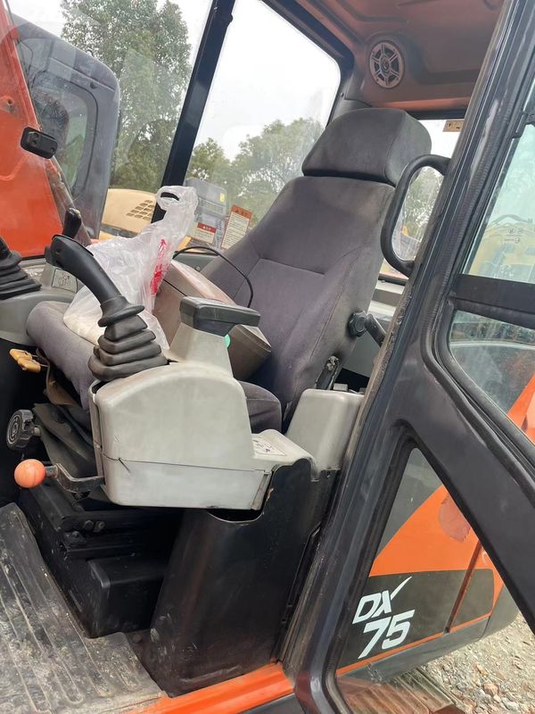 Χρησιμοποιούμενο μίνι εξορυκτήρα Doosan DX75 μικρός εξορυκτής χρησιμοποιούμενο μηχάνημα 6 τόνων χειροκίνητος εξορυκτής γης μικρός εξορυκτής