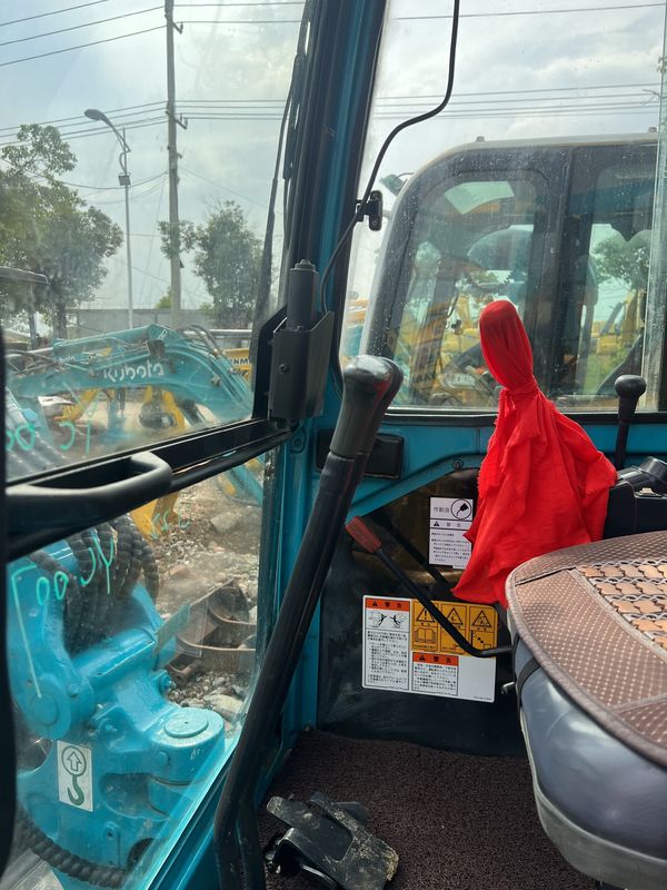 Αρχική μπογιά Χρησιμοποιημένη εκσκαφέας Kubota 135 Χρησιμοποιημένη Μίνι Εκσκαφέας 13500KG