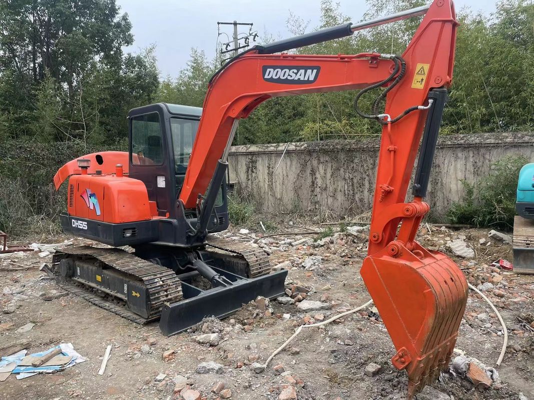 Μίνι μεταχειρισμένη μηχανή ανασκαφής doosan dx55 / δευτερόλεπτο χειροκίνητη εκσκαφέας υψηλής ποιότητας doosan dx55