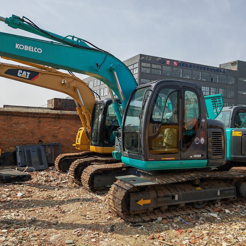 13 τόνος Χρησιμοποιούμενος εξορυκτής Kobelco Kobelco 135 Χρησιμοποιούμενος εξορυκτής 0.7m3