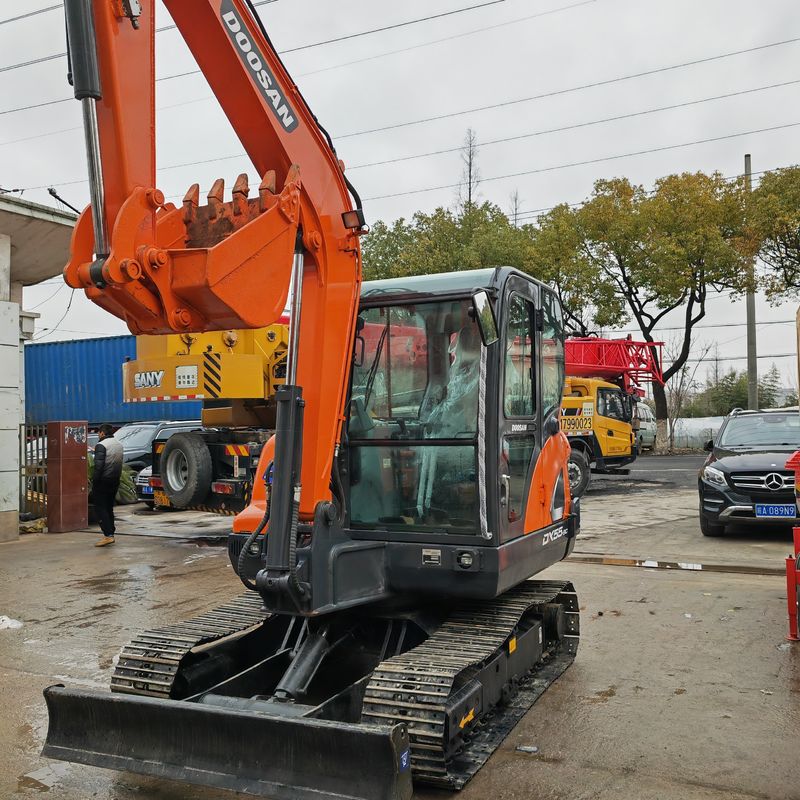 5.5 τόνος Μίνι Χρησιμοποιούμενος Doosan Dx55 Χρησιμοποιούμενος εξορυκτής 0,75m3 χωρητικότητα κουβάς