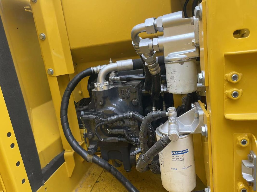 Χρησιμοποιούμενη χερσαία σκάφτρα Komatsu PC130 χρησιμοποιημένα μηχανήματα 13 τόνων Χρησιμοποιούμενες χερσαίες σκάφτριες πόστ τρύπες μεταχειρισμένες σκάφτριες για πώληση