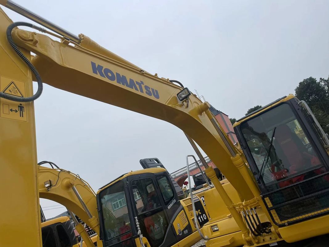 Χρησιμοποιούμενη χερσαία σκάφτρα Komatsu PC130 χρησιμοποιημένα μηχανήματα 13 τόνων Χρησιμοποιούμενες χερσαίες σκάφτριες πόστ τρύπες μεταχειρισμένες σκάφτριες για πώληση