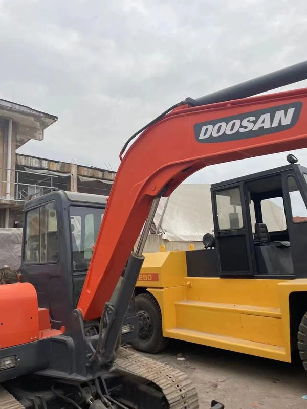 Το αρχικό μεταχειρισμένο εξορυκτικό Doushan DH55 είναι σε καλή κατάσταση ισχυρό και εύκολη συντήρηση